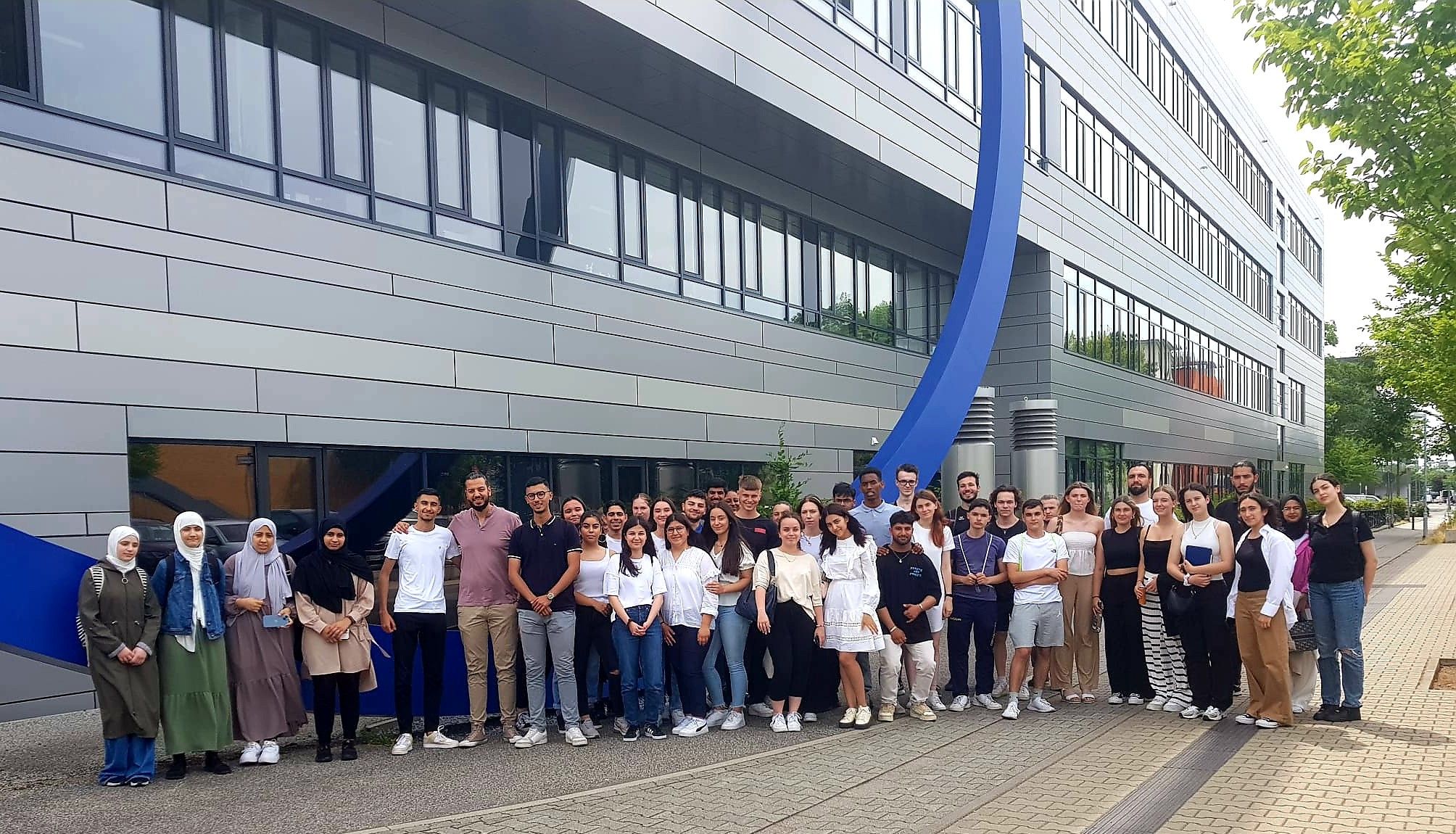 Chemie-Leistungskurse besuchen Hochschule Darmstadt