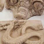Tonreliefs _Drache und Kaiman